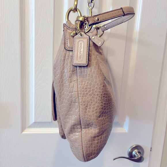 Coach Kristin beige leather crocodile embossed large handbag. - Picture 3 of 9